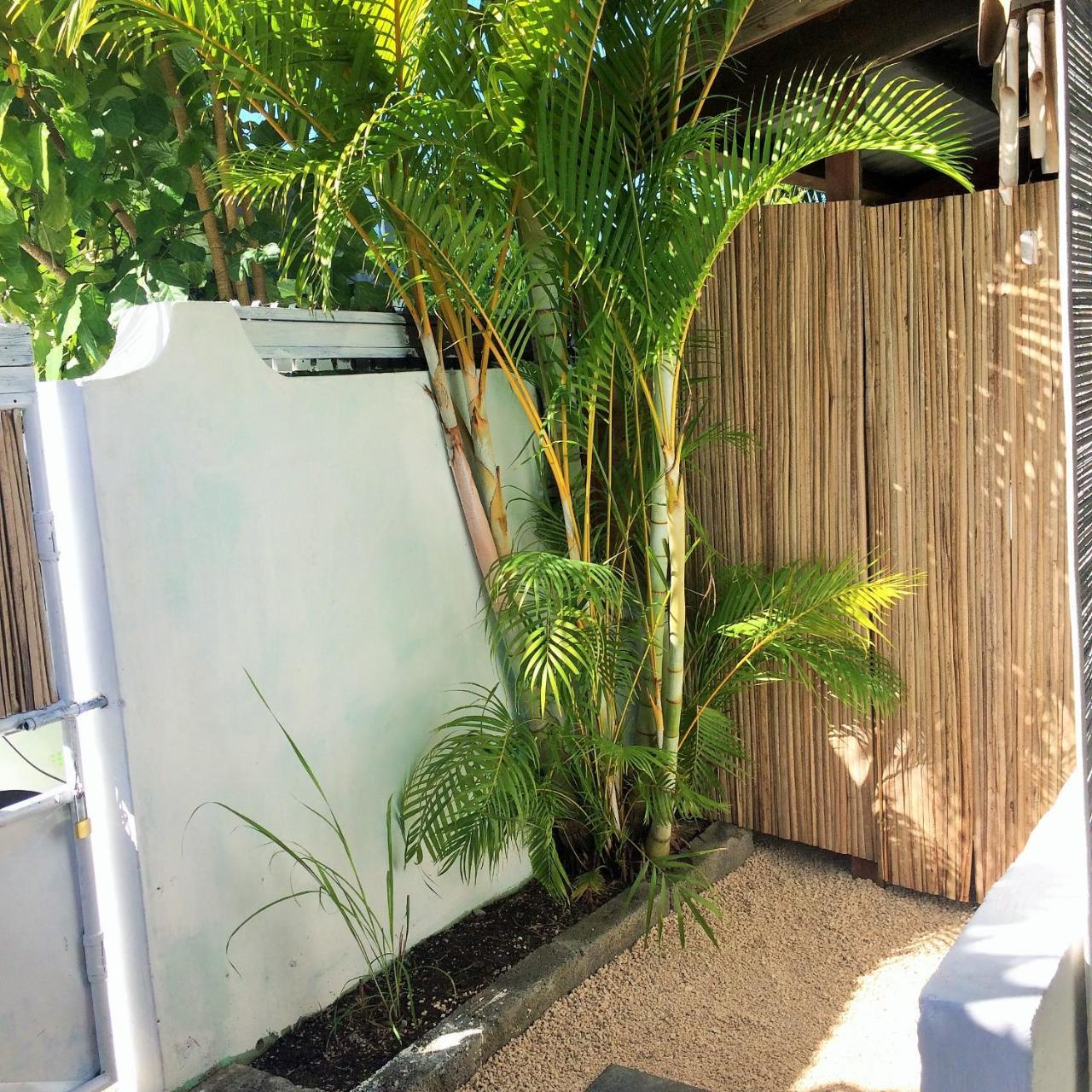 Holiday Surf Lodge Tamarin Exterior foto